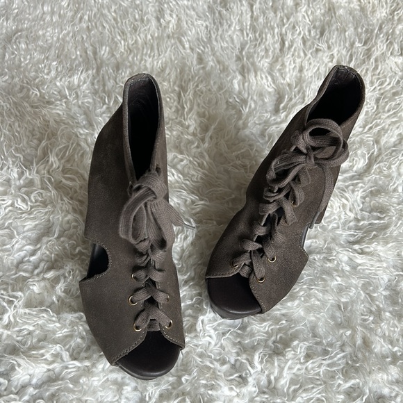 Lucky Brand Nellie Suede Leather Lace up Wedge Heel Booties/Boots 6 Taupe Gray - Picture 3 of 9